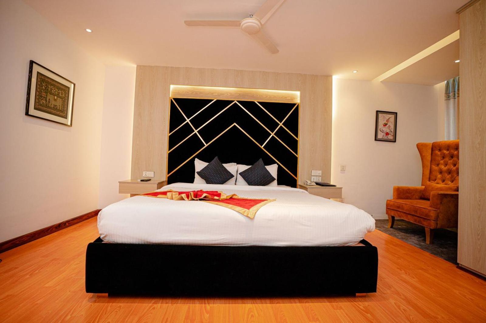 Royal Raj Hotel Rajshahi Εξωτερικό φωτογραφία