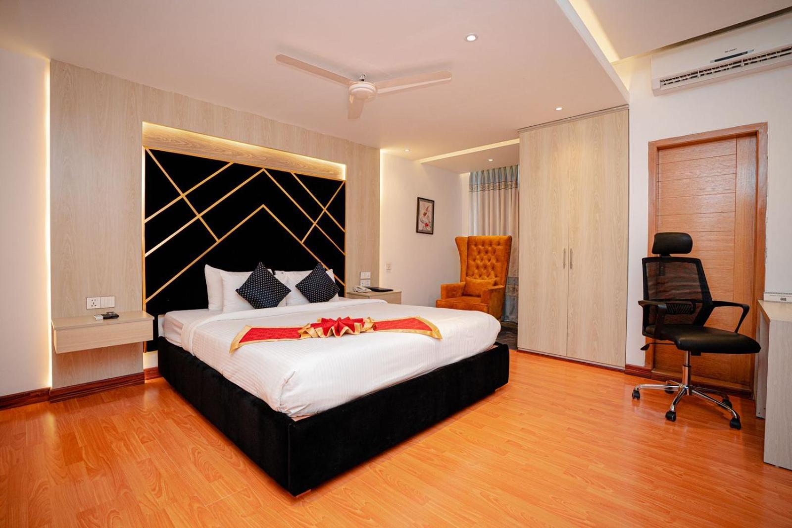 Royal Raj Hotel Rajshahi Εξωτερικό φωτογραφία