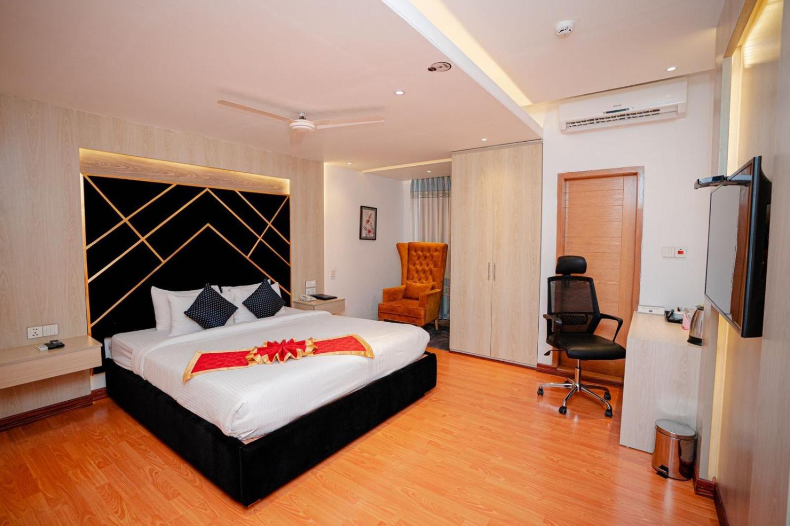 Royal Raj Hotel Rajshahi Εξωτερικό φωτογραφία